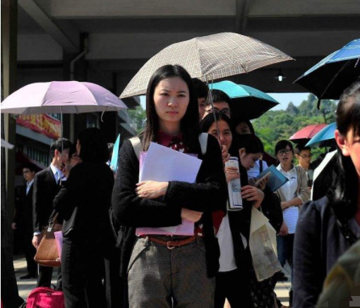 女大学生被骗入传销 父亲进窝点解救（大学生一定要万分警惕）