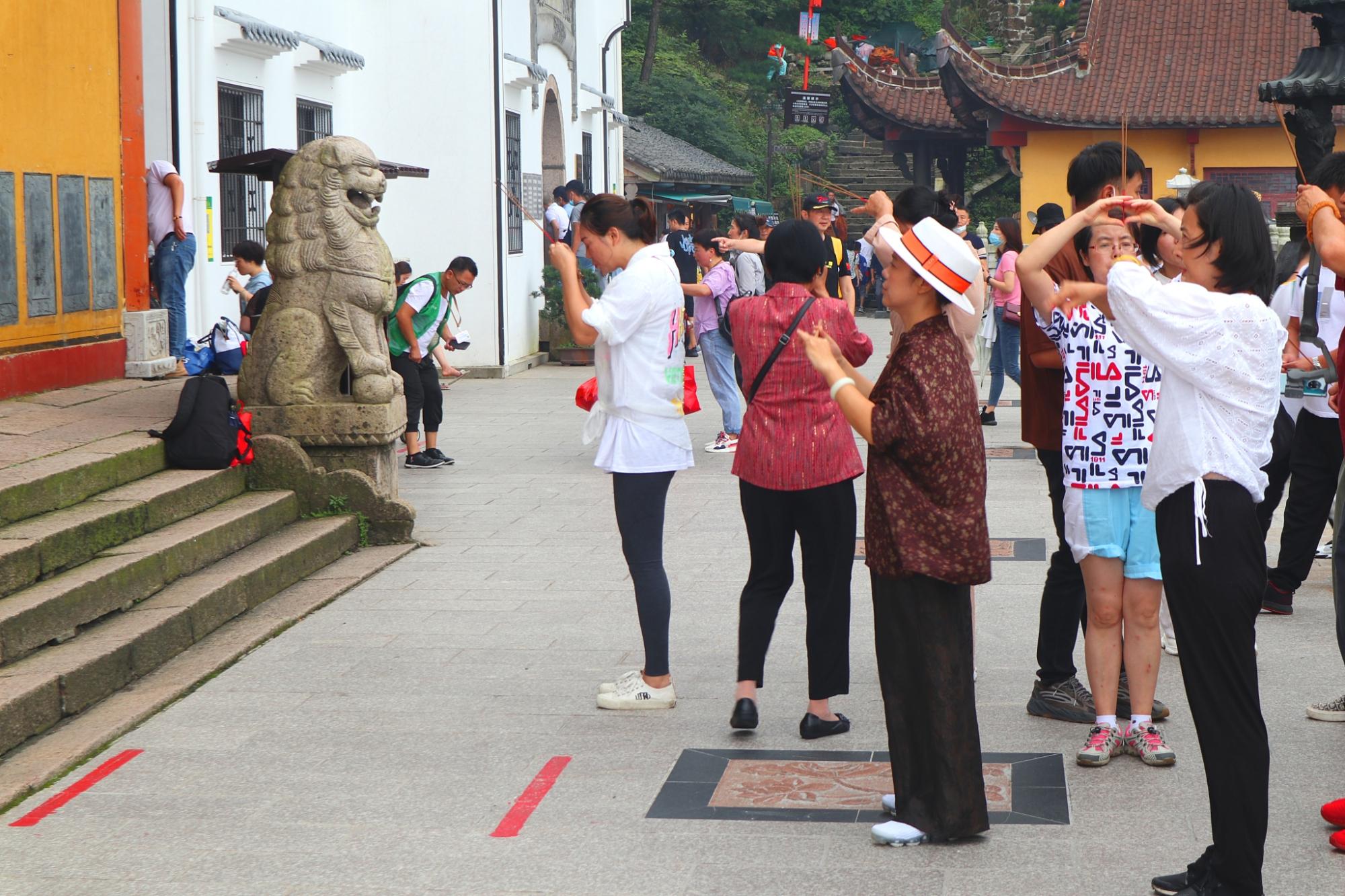 九华山在哪个省哪个市（九华山风景区有哪些）