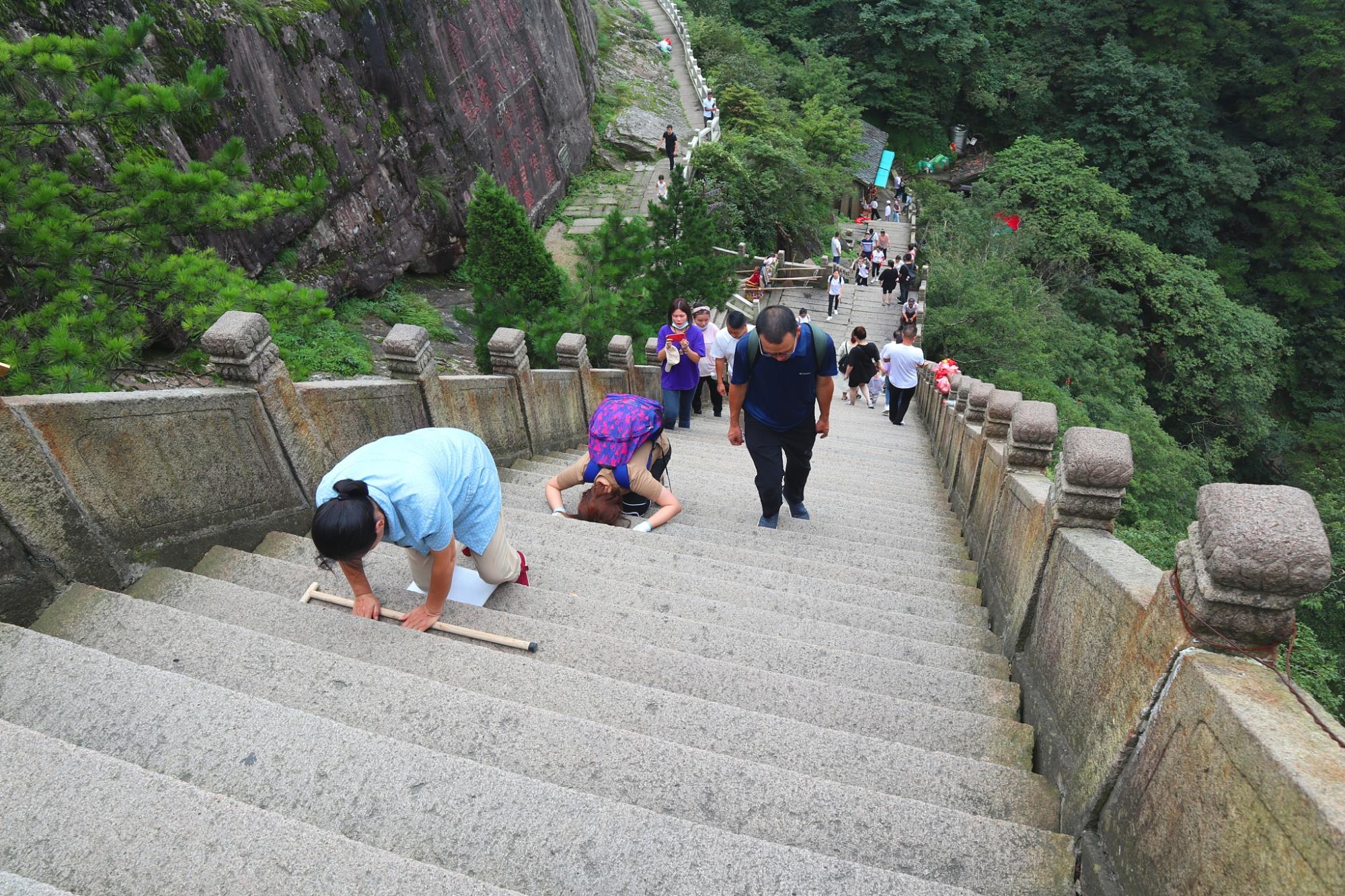 九华山在哪个省哪个市（九华山风景区有哪些）