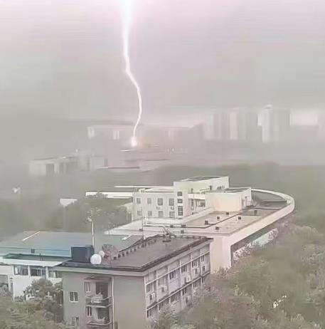 华科大有宿舍遭遇雷击?校方辟谣（事情与雷电无关）